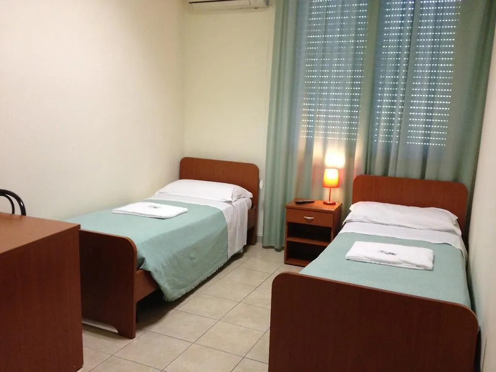 Hotel Мантуя 2*,
